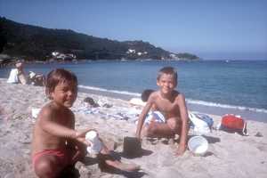 Plage de Stagnone à Tiuccia avec la Punta di Palmentoju et la tour d'Ancone
