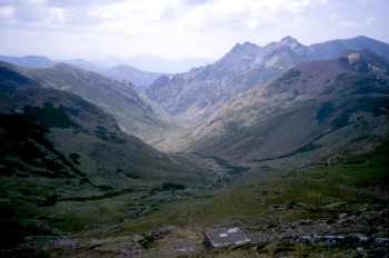 GR 20 dans le vallon de Tula GR 20 dans le vallon de Tula
