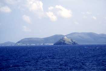 Arrivée en ferry en Corse&nbsp;: la Giraglia, à l'extrémité du Cap Corse