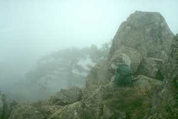 Sommet du Saltare dans le froid, la brume et le vent