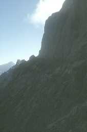 Face NW de la Paglia Orba et son système de vires (accès aux voies)