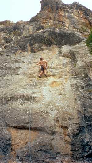 Escalade en falaise corse