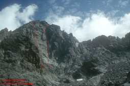 Voies de la facette NW du Monte Cintu